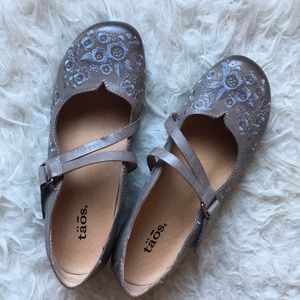 Taos grey, embroidered, Mary Jane flats